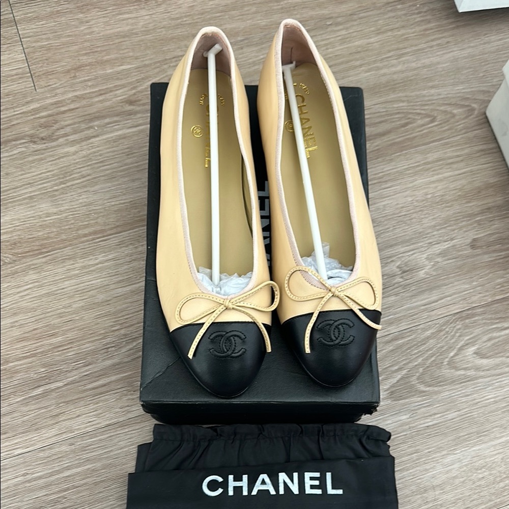 Dupe Tan and Black Ballet Flats